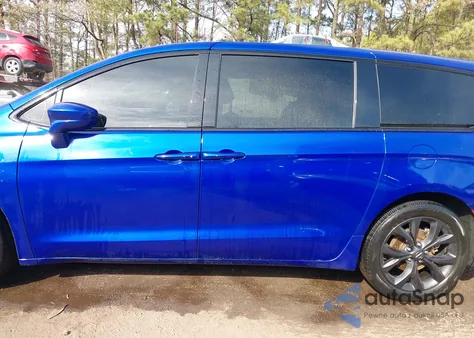 2020 Chrysler Pacifica Touring из США, поврежденный, VIN 2C4RC1FG2LR147598